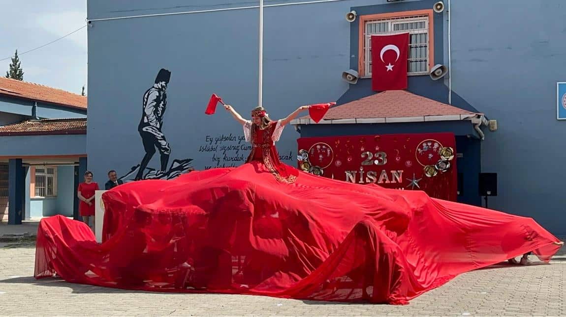 Dünyada tek çocuk bayramı olan 23 Nisan'ı bizlere armağan eden Mustafa Kemal Atatürk'ü minnetle ve saygıyla anıyoruz.