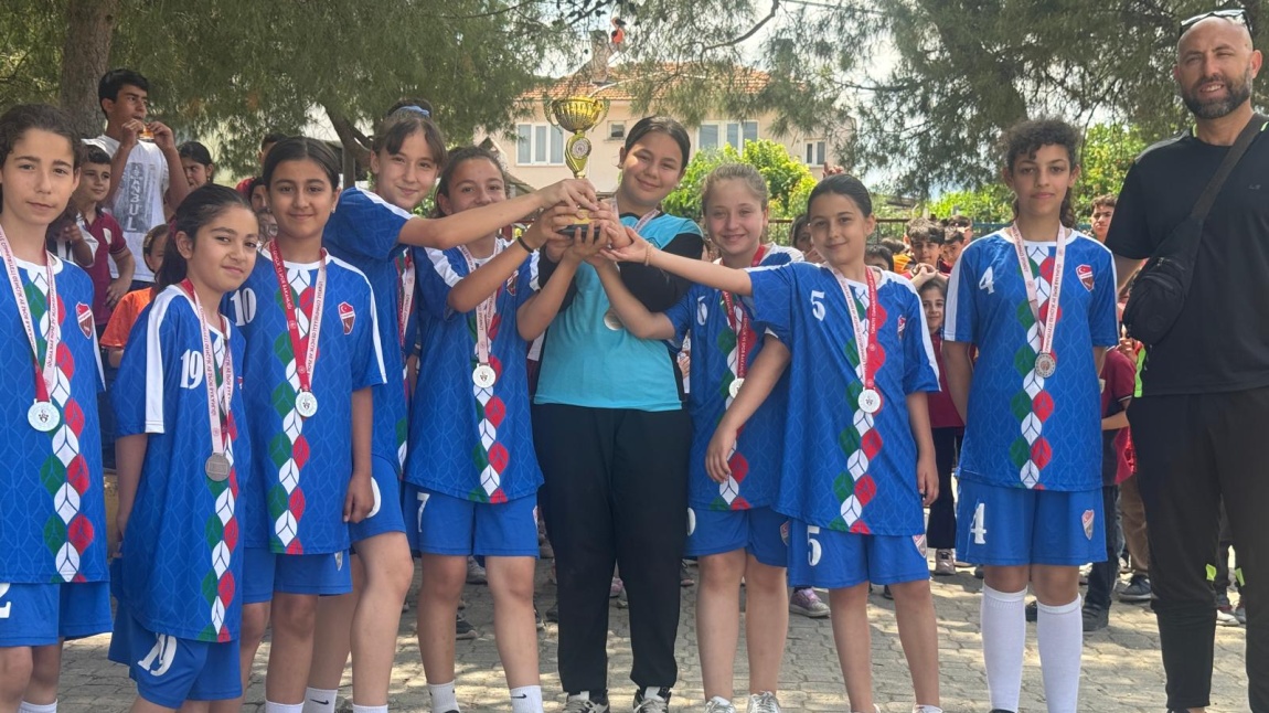 Küçük Kızlar Futsal İl İkinciliği